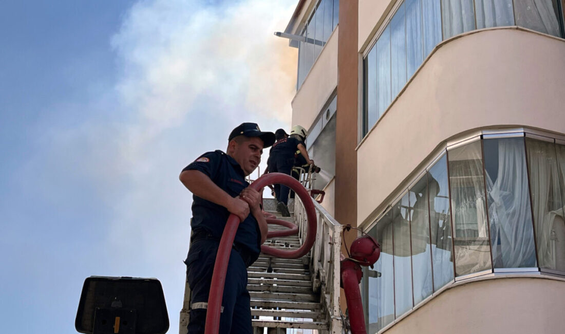Muğla'nın Menteşe ilçesinde 3 katlı binada çıkan yangında mahsur kalan