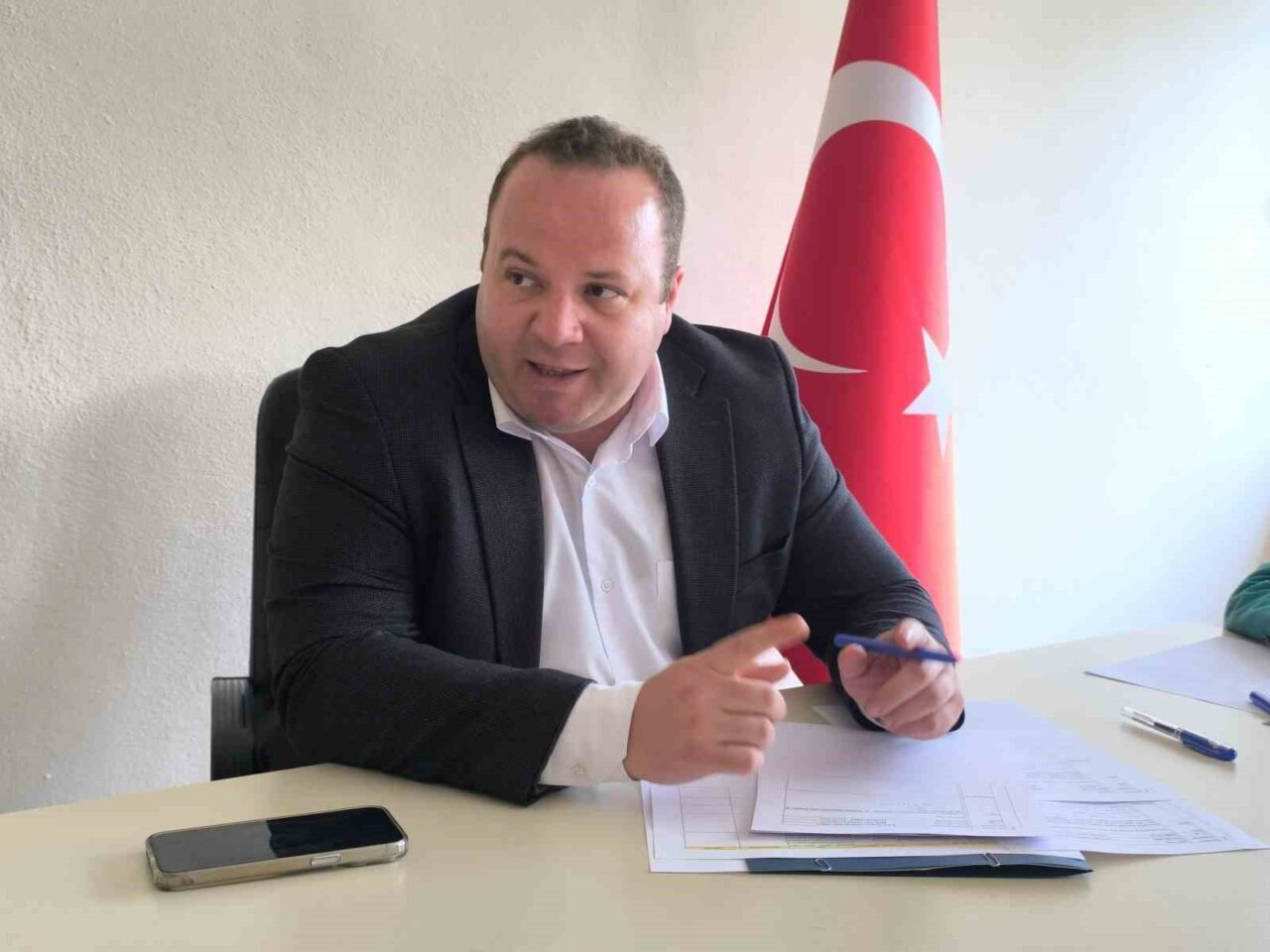 Afyonkarahisar Şuhut Kaymakamı İzzet Cem Eser Başkanlığında halk toplantısı yapıldı.