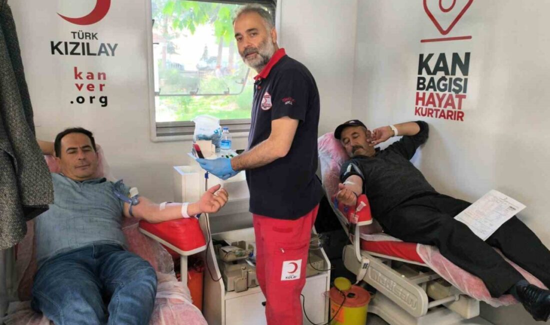 Afyonkarahisar’ın Şuhut ilçesinde Türk Kızılay’ı tarafından gerçekleştirilen kan bağışı kampanyasına