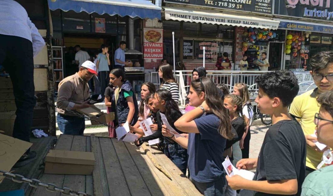 Afyonkarahisar’ın Şuhut ilçesinde hayırsever bir iş insanı takdir belgesi alan