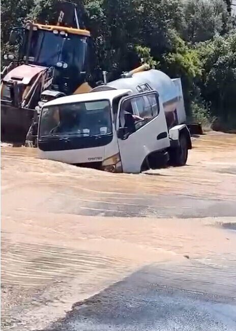 Muğla’nın Bodrum ilçesinde su tankeri, patlayan içme suyu hattı nedeniyle