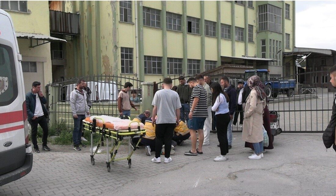 Kütahya’nın Tavşanlı ilçesinde otomobil ile motosikletin çarpışması sonucu meydana gelen