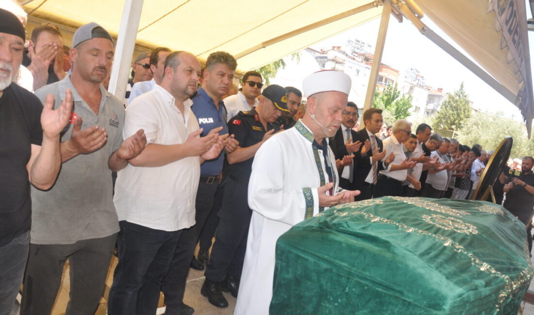 İzmir'in Ödemiş ilçesinde kamyonla çarpıştıktan sonra yaşamını yitiren motosiklet sürücüsünün