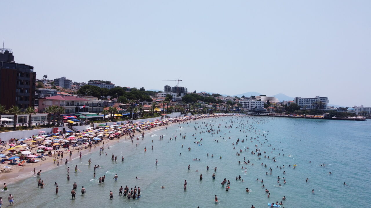 Aydın'ın önemli turistik merkezlerinden Kuşadası ve Didim ilçeleri, Kurban Bayramı
