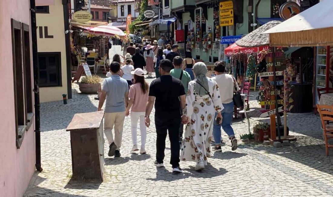 Kurban Bayramı tatilini fırsat bilen turistler, Eskişehir’in simgelerinden olan Tarihi