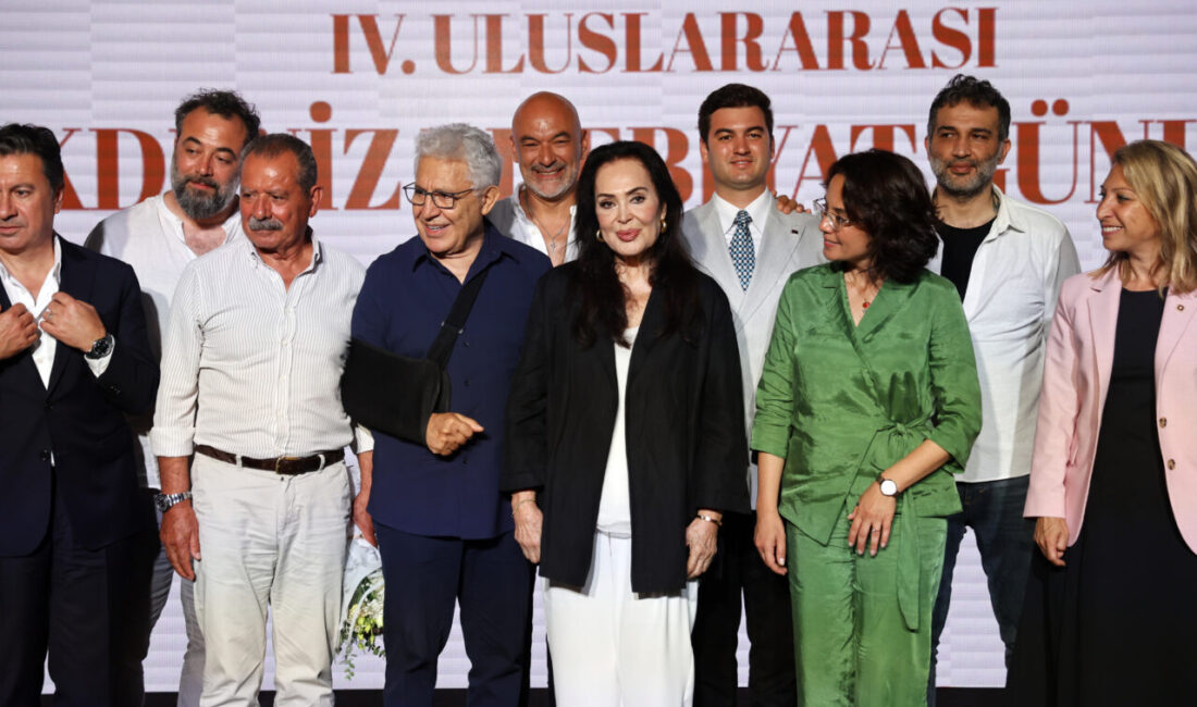 Türk sinemasının "sultanı" Türkan Şoray, seyircinin kendisini çok sevmesinin oynadığı
