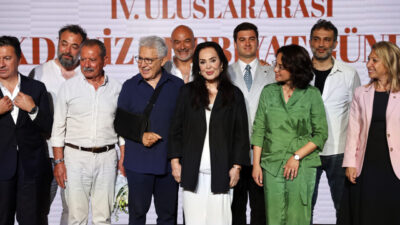 Türk sinemasının "sultanı" Türkan Şoray, seyircinin kendisini çok sevmesinin oynadığı