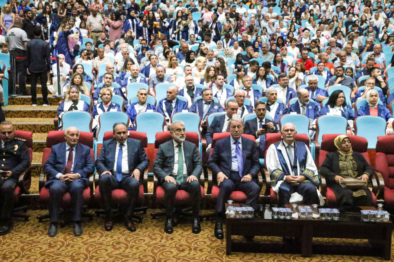 Uşak Üniversitesi tarafından, TBMM Milli Savunma Komisyonu Başkanı Hulusi Akar'a