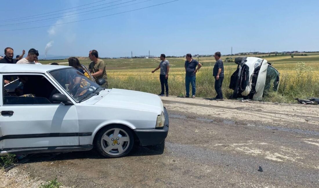 Uşak’ta otomobil ile cipin çarpıştığı kazada 5 kişi yaralandı. S.K.