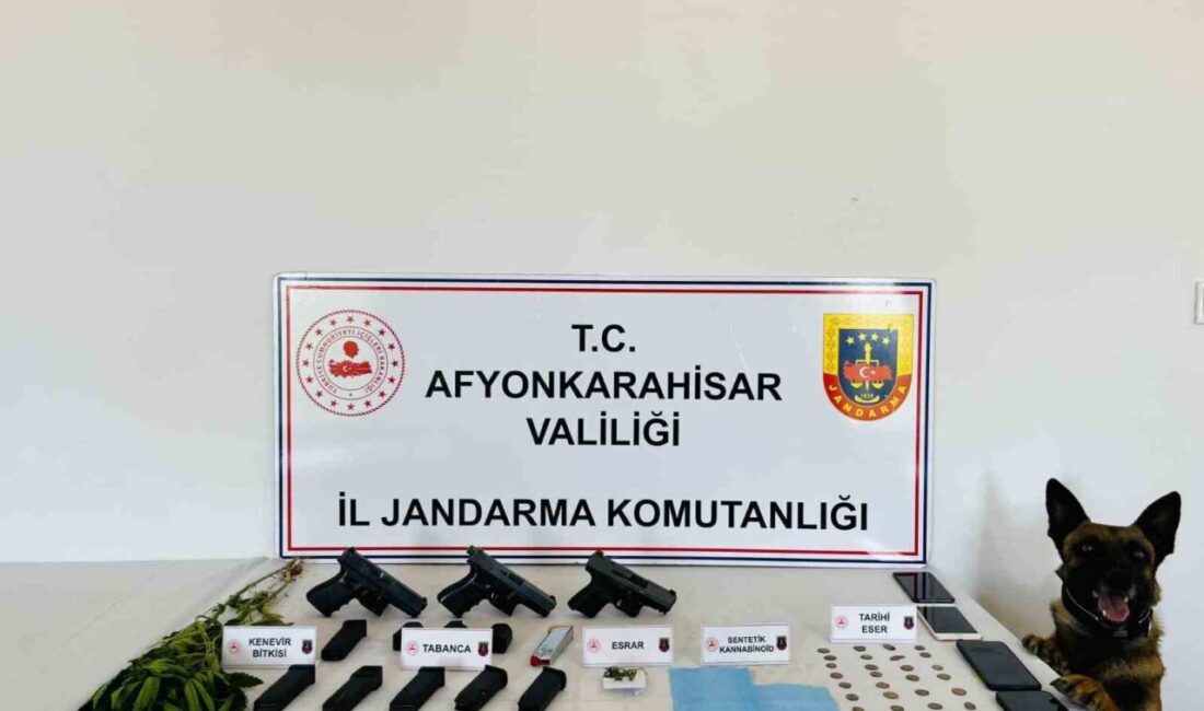 Afyonkarahisar’da jandarma tarafından gerçekleştirilen uyuşturucu operasyonunda 2’si çocuk 4 kişi