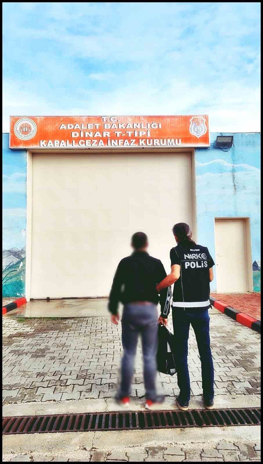 Afyonkarahisar’da uyuşturucu ticareti suçundan 15 yıl hapis cezasıyla aranan şahıs