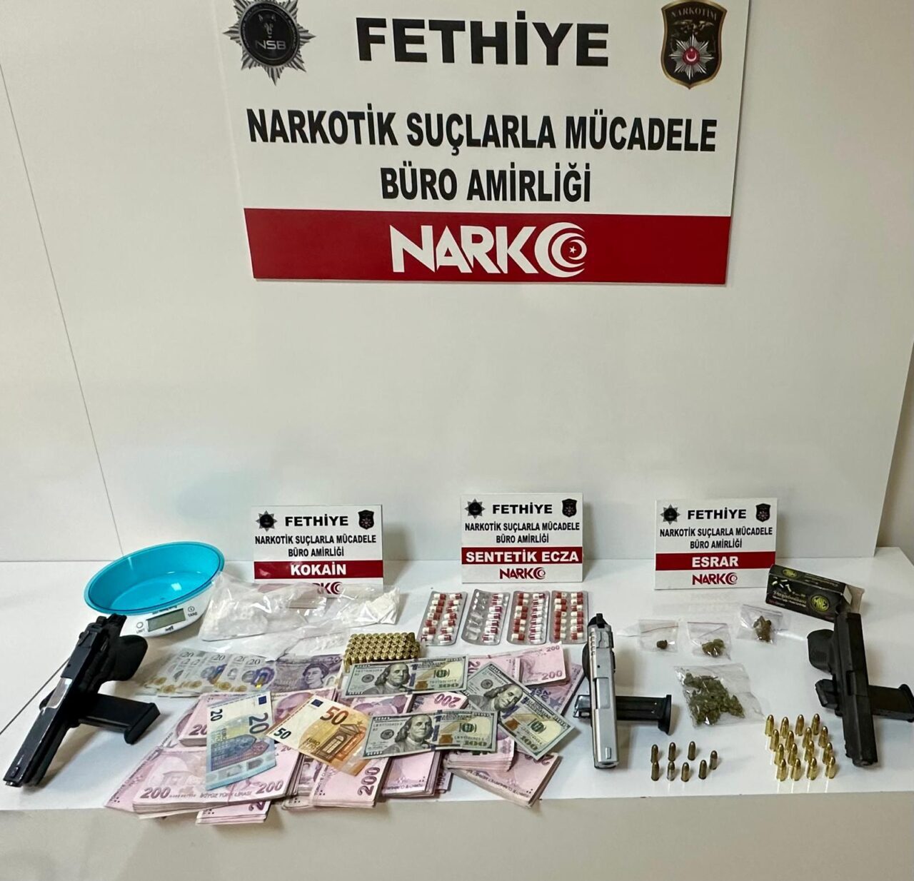 Muğla'nın Fethiye ilçesinde iklimlendirme sistemiyle uyuşturucu üreten 7 şüpheliden 5’i