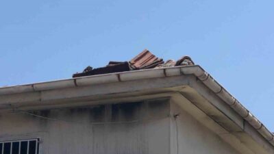 Eskişehir’de bir giyim mağazasının çatısında çıkan yangına müdahale esnasında duyarsız