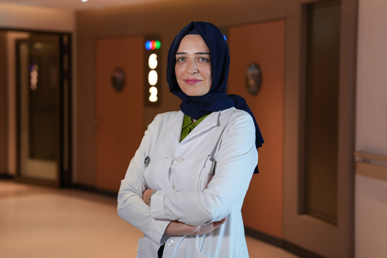 
 Medipol Acıbadem Bölge Hastanesi'nden İç Hastalıkları Uzmanı Doç. Dr. Esra