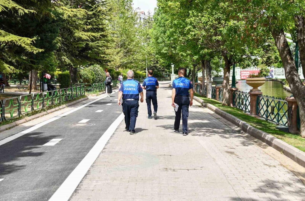 Tepebaşı Belediyesi Zabıta Müdürlüğü ekipleri, "Tertemiz Eskişehir" kampanyası kapsamında ilçe