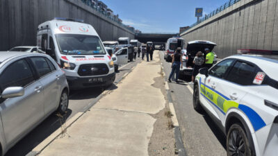 Manisa'nın Turgutlu ilçesinde 4 aracın karıştığı zincirleme trafik kazasında 2'si