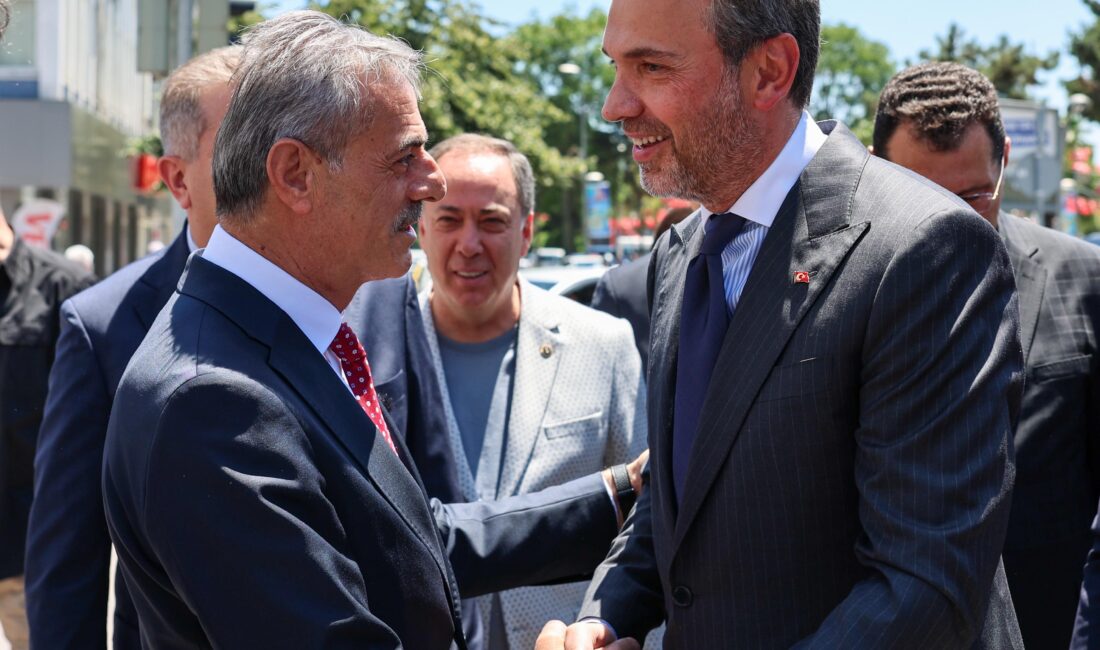 Enerji ve Tabii Kaynaklar Bakanı Alparslan Bayraktar, Sakarya'da katıldığı programlarda