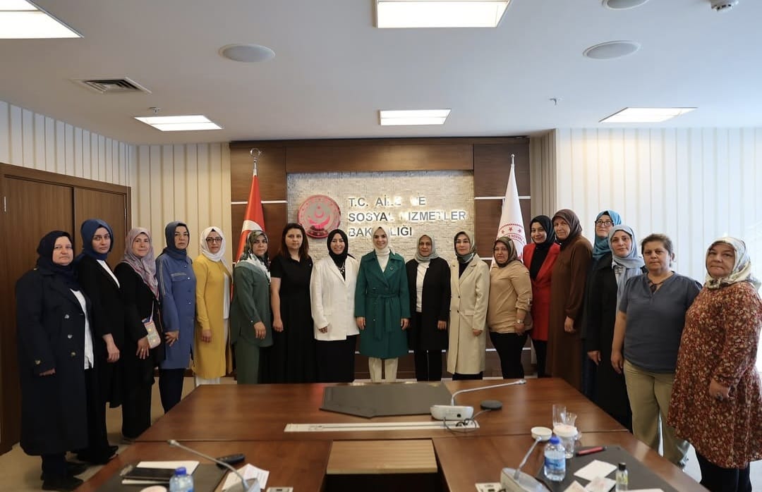 AK Parti Afyonkarahisar İl Kadın Kolları Başkanı Dilek Hanım Çengel,