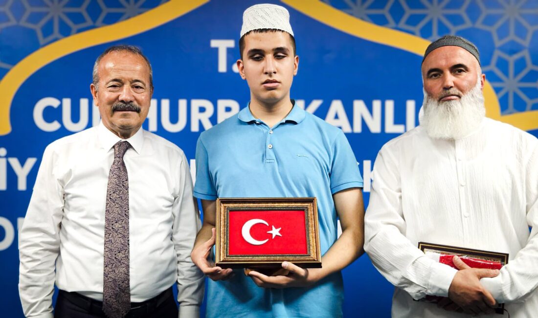 
Afyonkarahisar’da düzenlenen Görme Engelliler Kur’an-ı Kerim Okuma Yarışması’nda gösterdiği üstün
