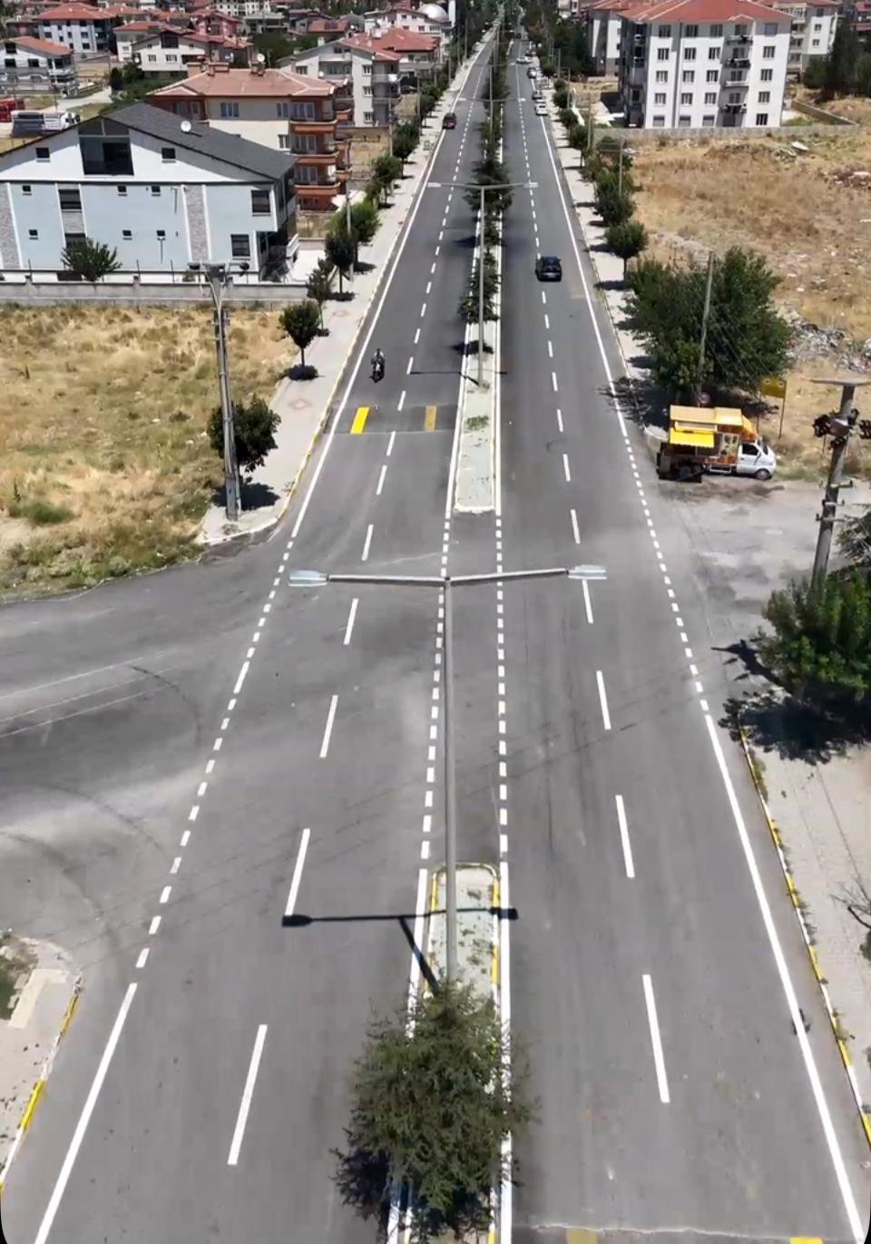 Bolvadin Belediye Başkanı Derviş Aynacı, ilçede tamamlanan yol çizgi ve