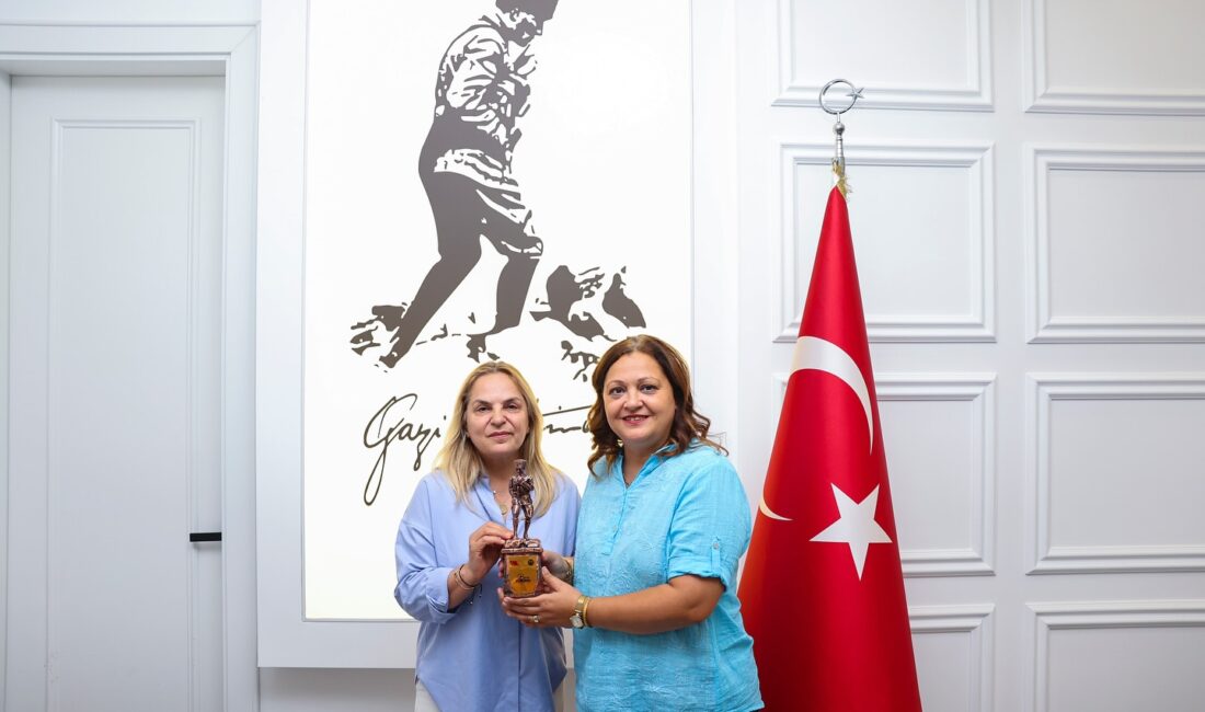 Afyonkarahisar Belediye Başkanı Burcu Köksal, Cumhuriyet Halk Partisi Genel Başkan