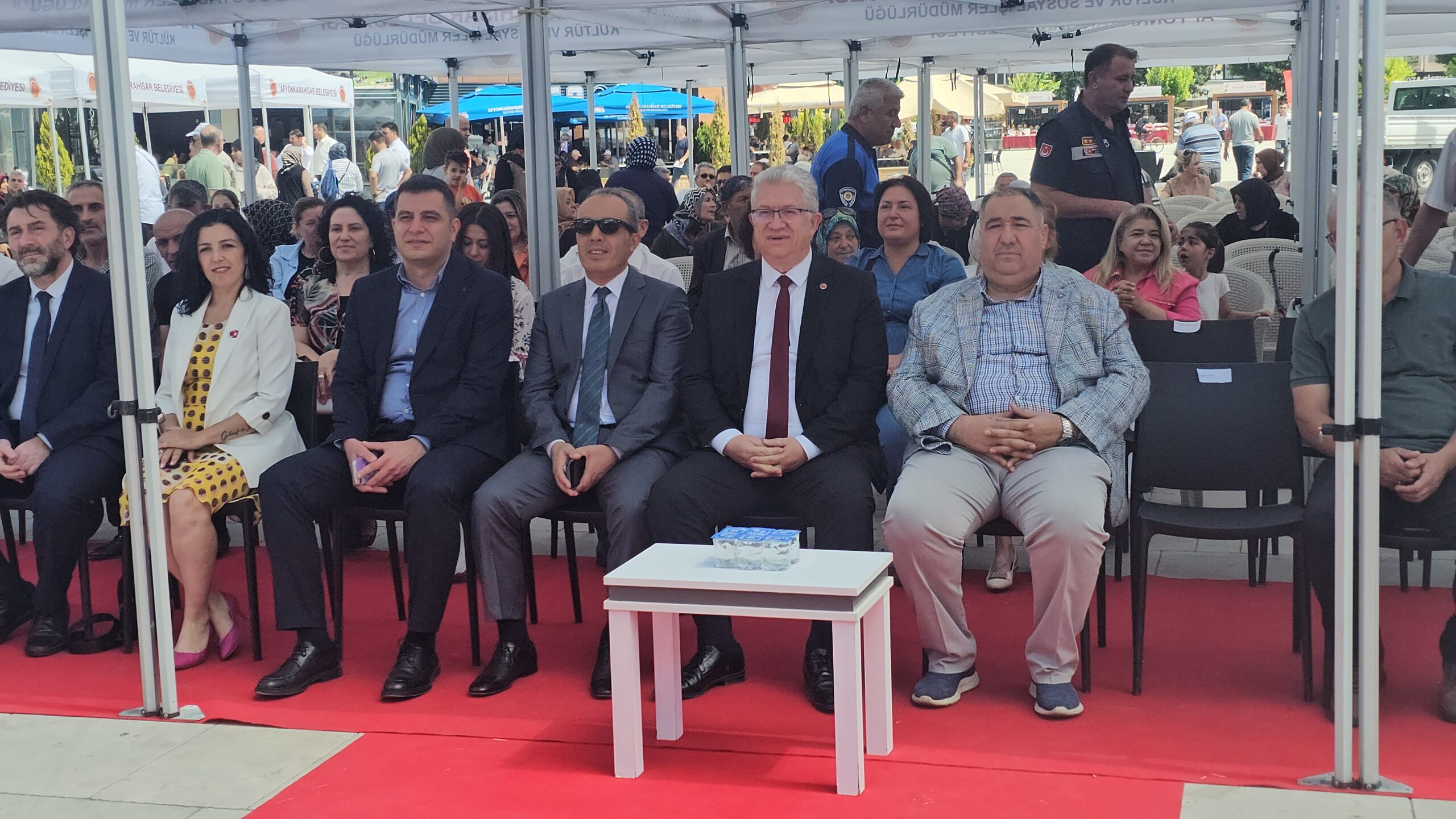 Afyonkarahisar Belediyesi tarafından hayırsever bir vatandaş tarafından temin edilerek belediyeye