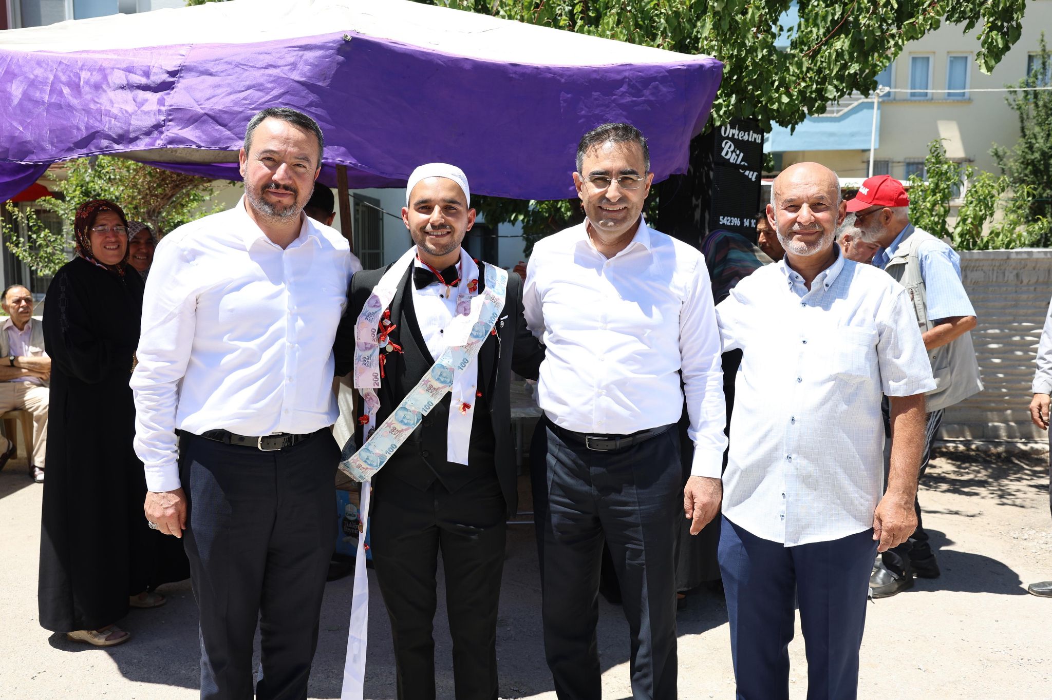 Memleketi Sandıklı’yı ziyaret eden AK Parti Afyonkarahisar Milletvekili Hasan Arslan,