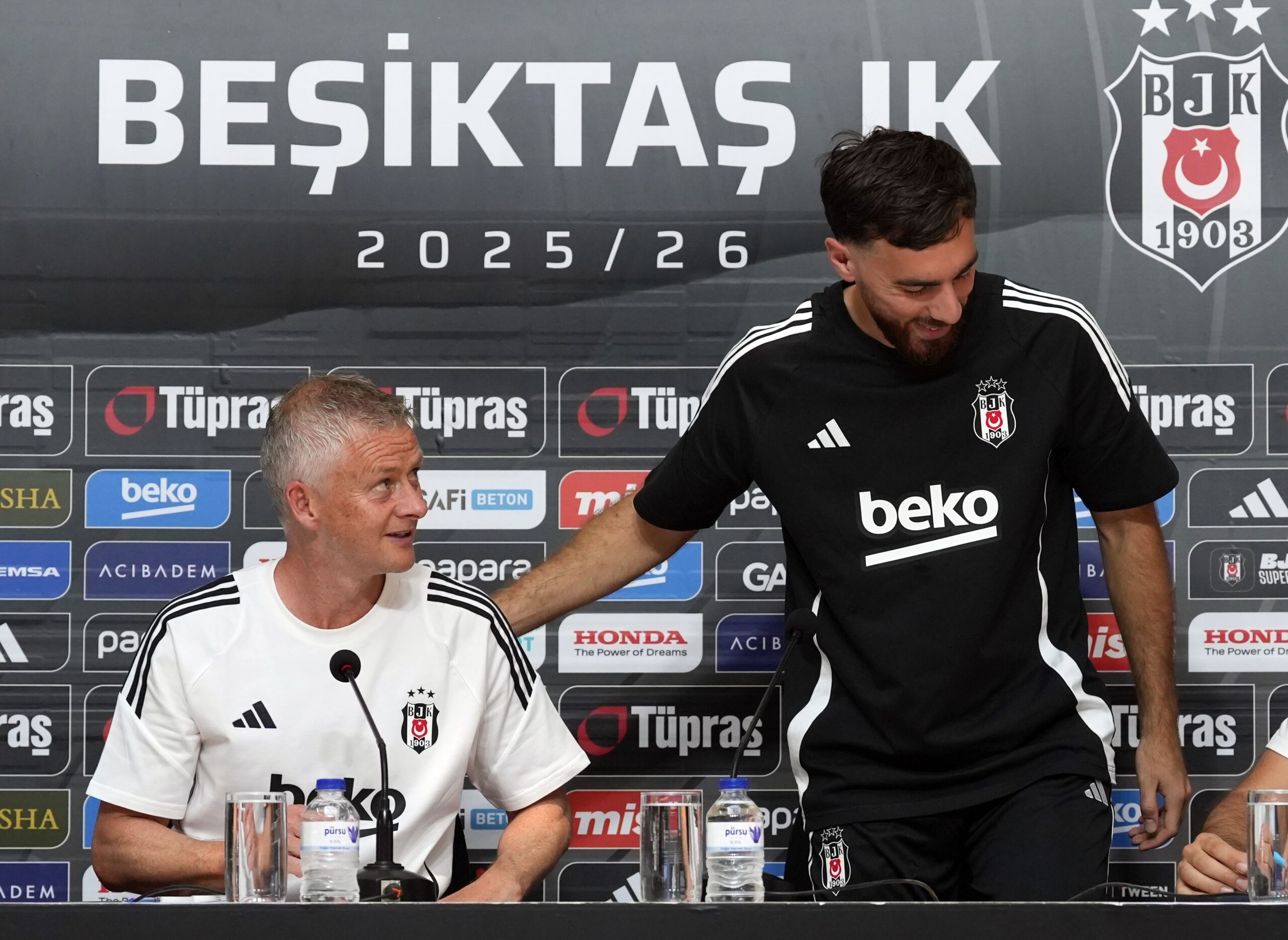 
Beşiktaş’ın yeni transferi Afyonkarahisarlı milli futbolcu Orkun Kökçü, Shakhtar Donetsk