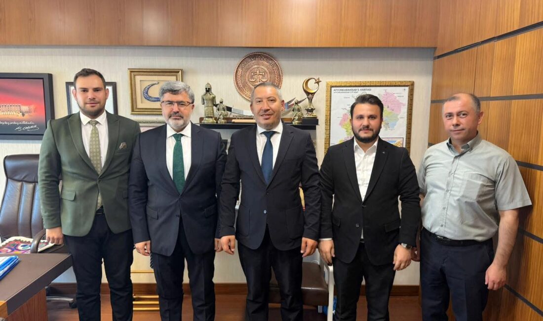 Dinar Belediye Başkanı Veysel Topçu, beraberindeki heyetle birlikte Afyonkarahisar AK