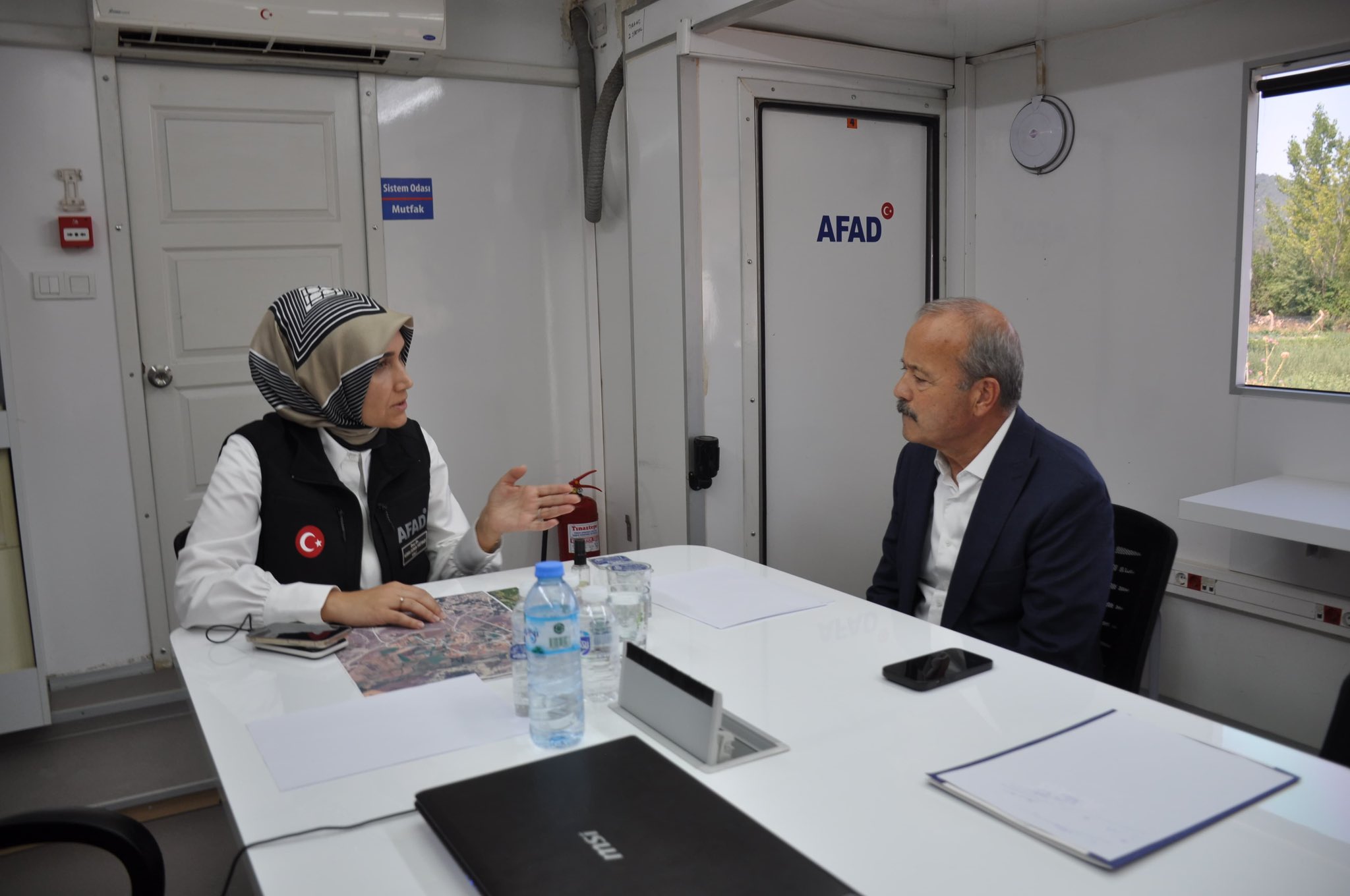 Afyonkarahisar’ın İhsaniye ilçesine bağlı Sarıcaova köyü yakınlarında çıkan orman yangınına