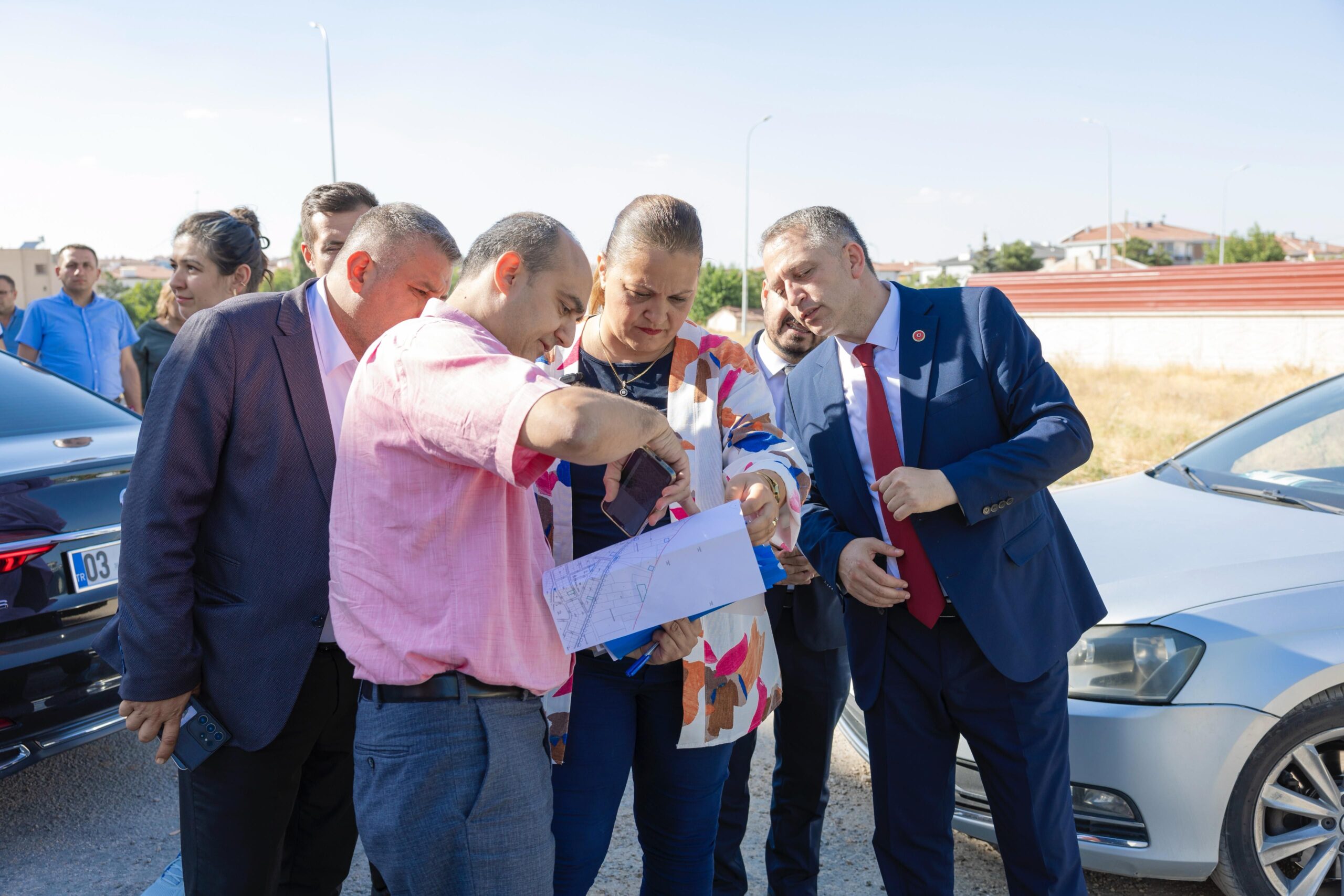 Ali İhsan Paşa Mahallesi’nde vatandaşların istek ve taleplerini dinleyen Afyonkarahisar