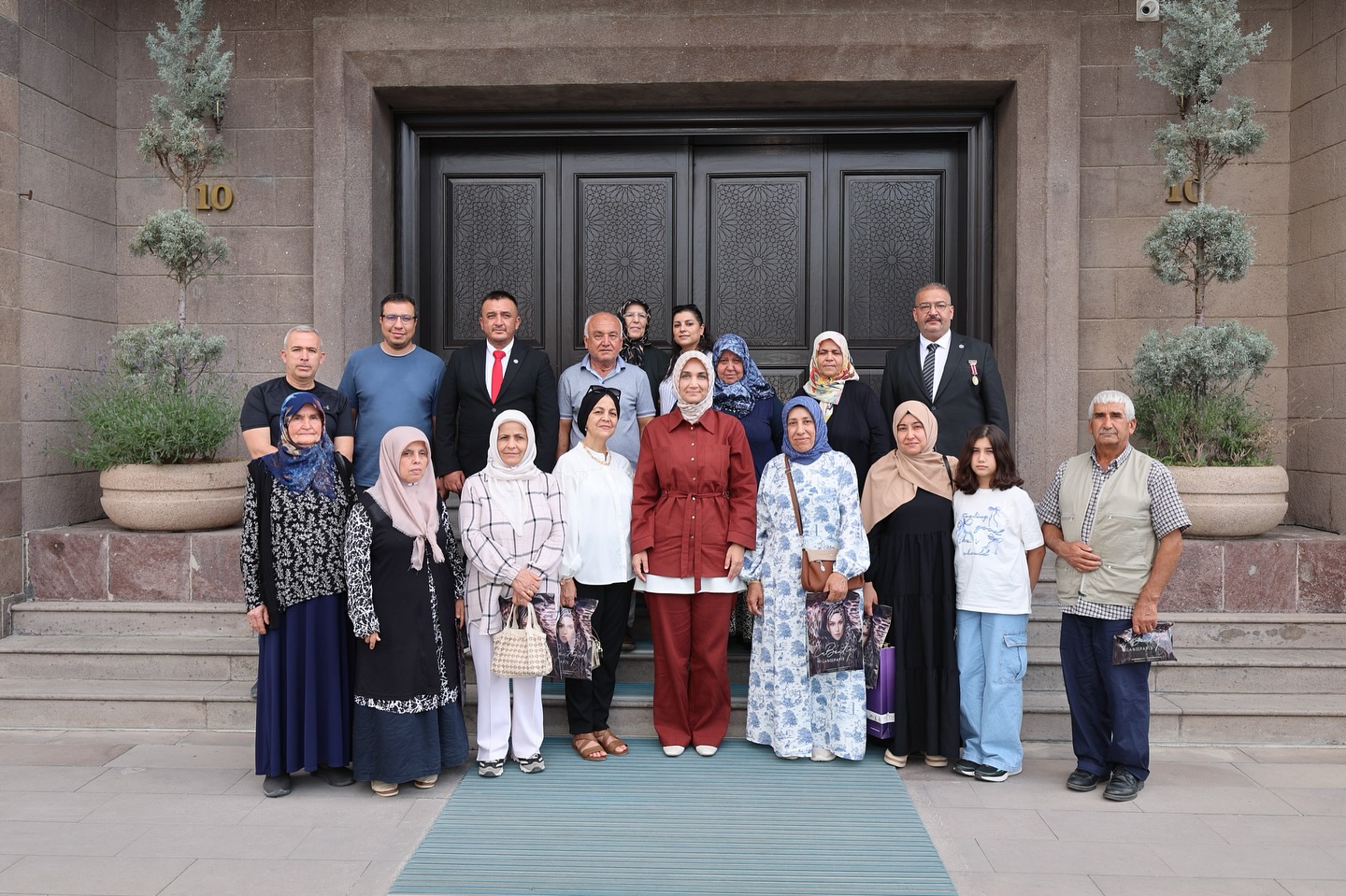 Afyonkarahisar Valisi Doç. Dr. Kübra Güran Yiğitbaşı, yoğun mesaisine rağmen