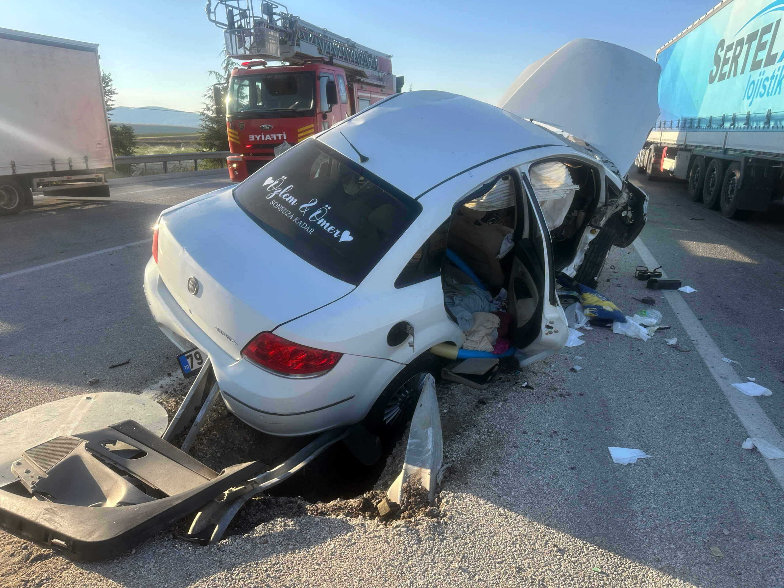 Afyonkarahisar'da meydana gelen trafik kazasında 1 üsteğmen öldü, eşinin de