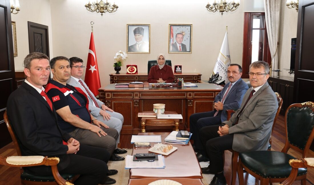Afyonkarahisar Valisi Doç. Dr. Kübra Güran Yiğitbaşı başkanlığında, Çay Organize