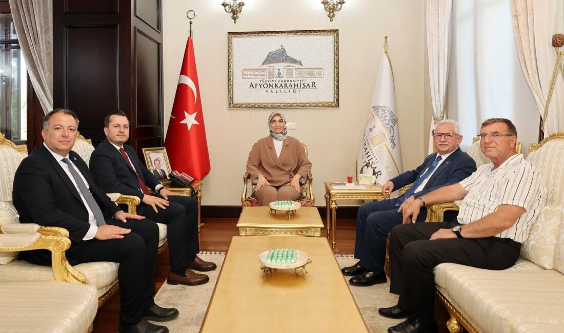 Celal Mümtaz Akıncı’dan Vali Yiğitbaşı’na ziyaret Afyonkarahisar’da temaslarda bulunan Yeniyol Partisi Genel Başkanı Celal Mümtaz Akıncı