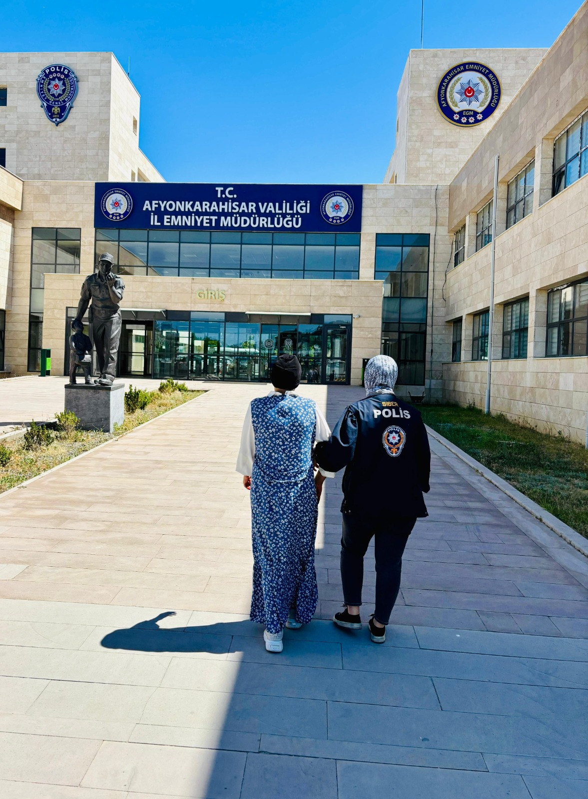 Afyonkarahisar İl Emniyet Müdürlüğü, suç ve suçlularla mücadele kapsamında yürüttüğü
