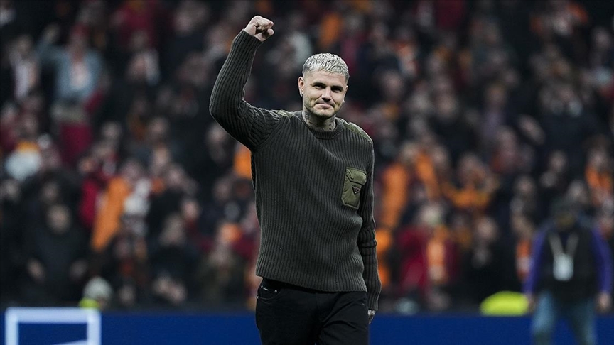 Galatasaray'da kulüp doktoru Yener İnce, Arjantinli yıldız Mauro Icardi'nin sahalara