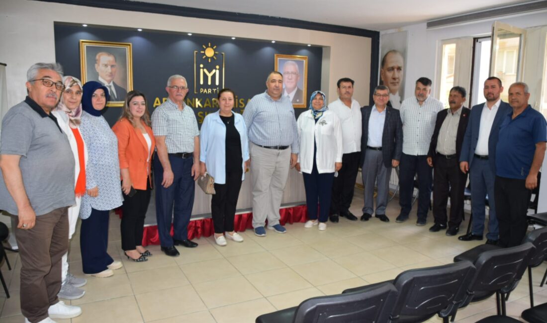 Afyon Muhtarlar Dayanışma Derneği Başkanı Deniz Özcan ve beraberindeki merkez