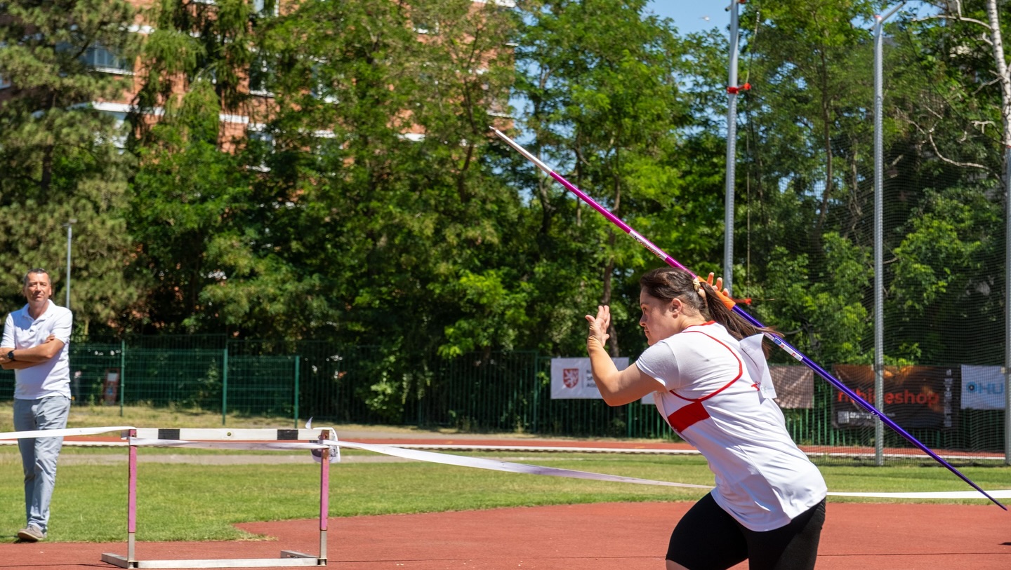 Afyonkarahisar’ın gururu down sendromlu milli sporcu Münevvere Yılmaz, Çekya’nın başkenti