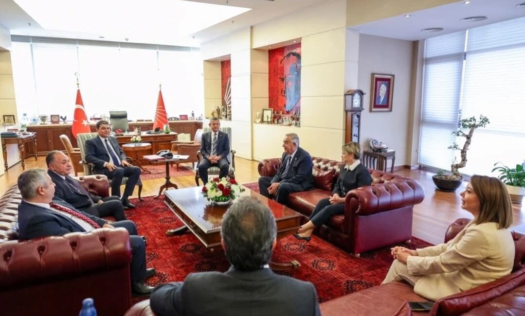 CHP Genel Başkanı Özgür Özel’i ziyaret eden Demokrat Parti Genel