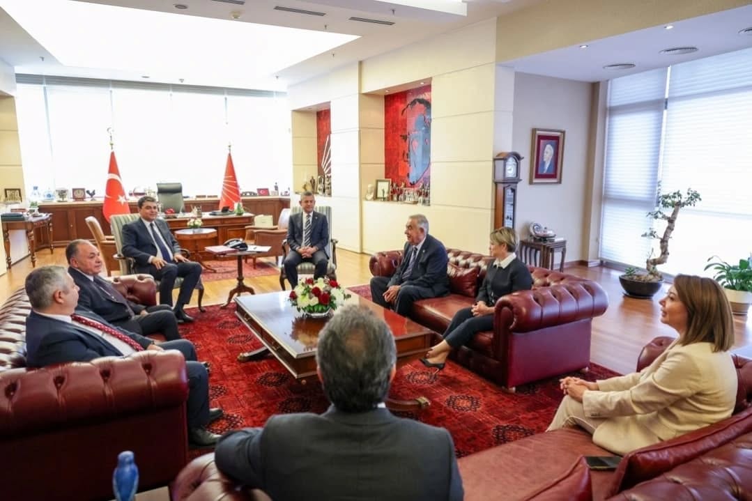 CHP Genel Başkanı Özgür Özel’i ziyaret eden Demokrat Parti Genel