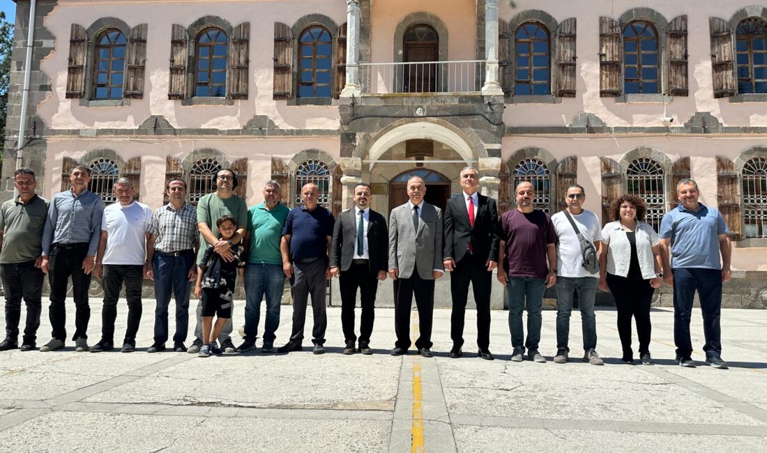 
Afyon Kocatepe Üniversitesi (AKÜ) Sinanpaşa Meslek Yüksekokulunda (MYO) devir teslim