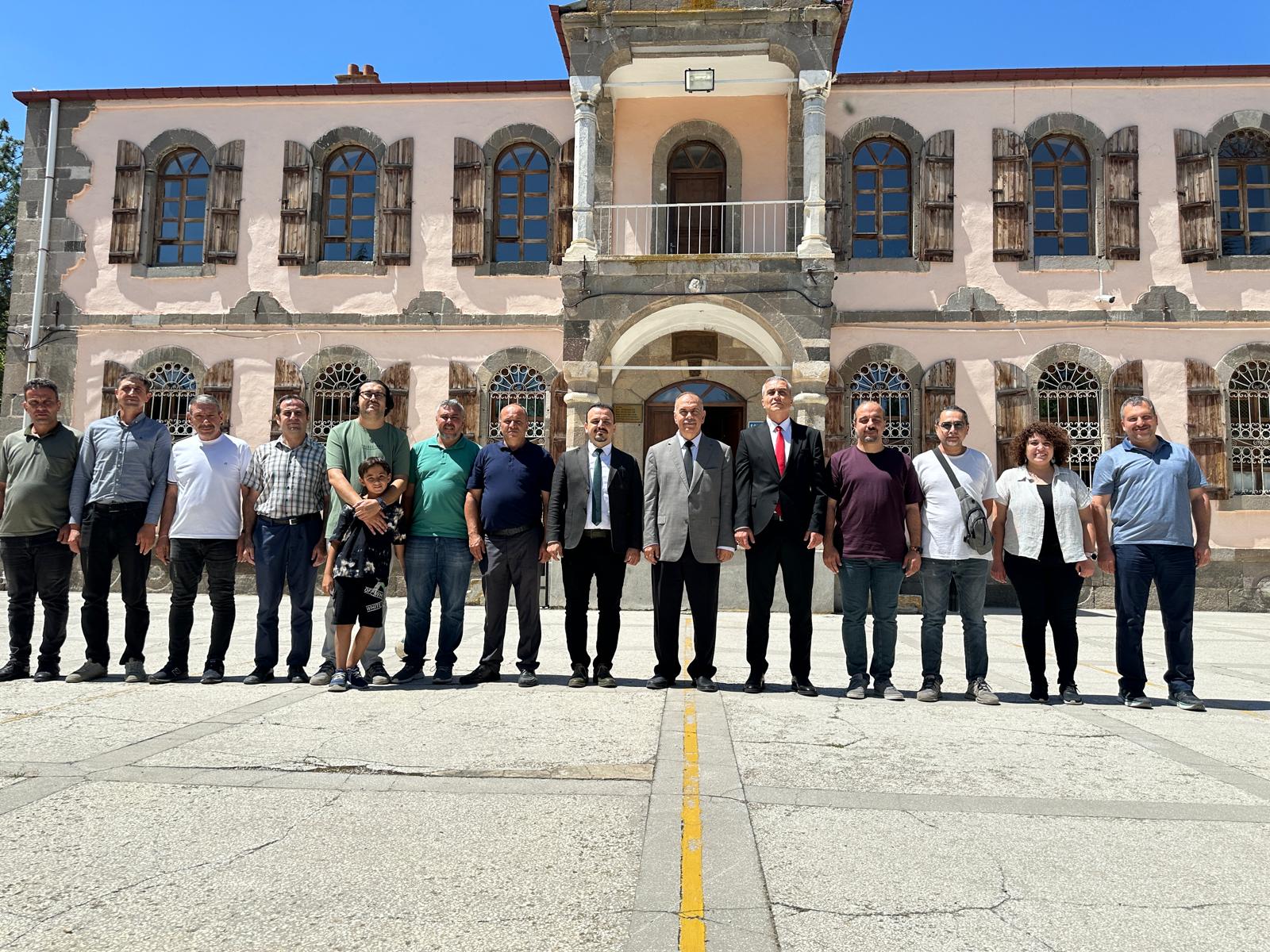 
Afyon Kocatepe Üniversitesi (AKÜ) Sinanpaşa Meslek Yüksekokulunda (MYO) devir teslim