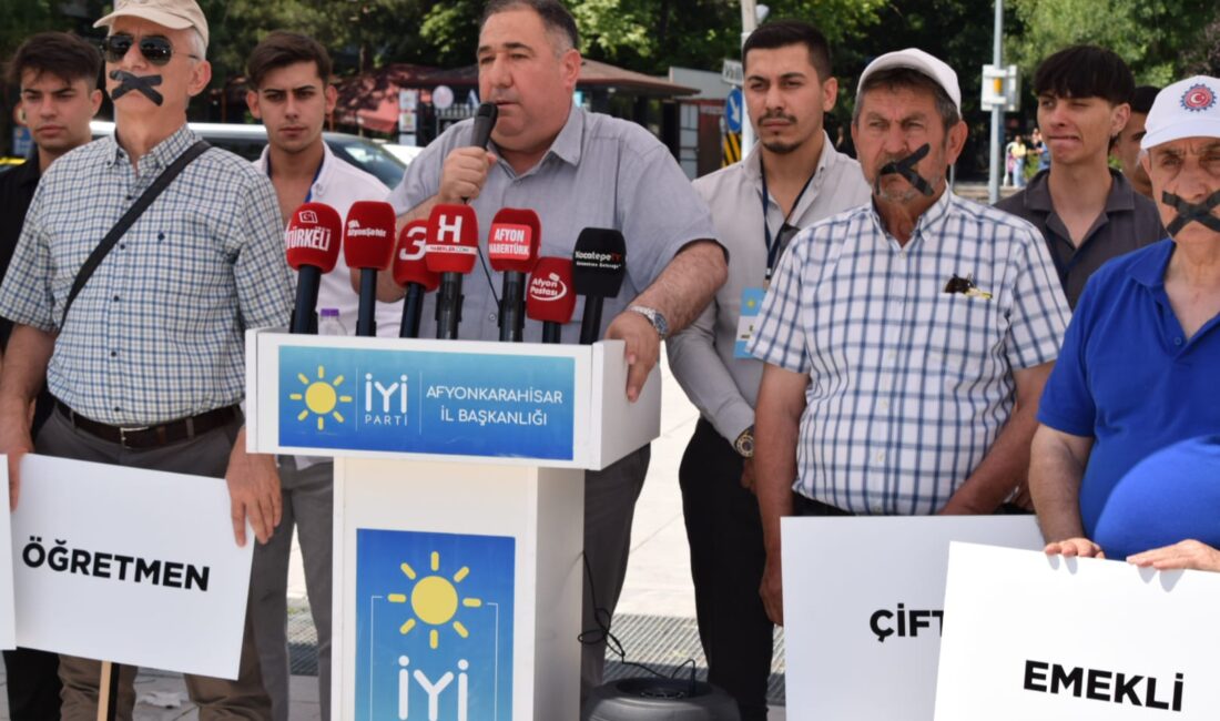 İYİ Parti İl Başkanı Muhammet Mısırlıoğlu, haftalık basın toplantısını Zafer