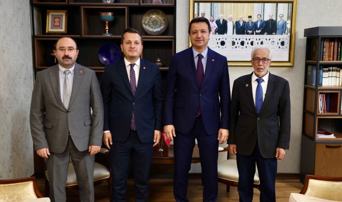 Saadet Partisi Afyonkarahisar İl Başkanı Beytullah Karataş, Genel Başkan Mahmut