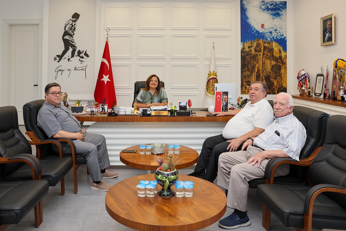 Afyonkarahisar Belediye Başkanı Burcu Köksal, Sandıklı’nın önceki dönem Belediye Başkanlarından