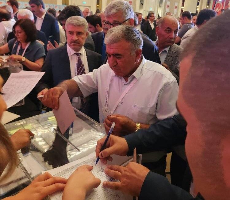 Başkan Vekili Çakıltaş, TBB’de oy kullandı Çobanlar Belediye Başkan Vekili Musa Çakıltaş, Türkiye Belediyeler Birliği (TBB)