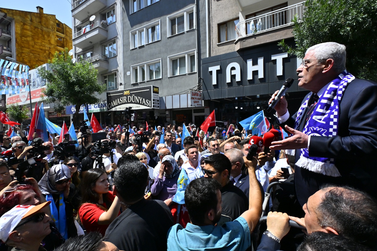 
İYİ Parti Genel Başkanı Müsavat Dervişoğlu, kendisini gün boyunca takip