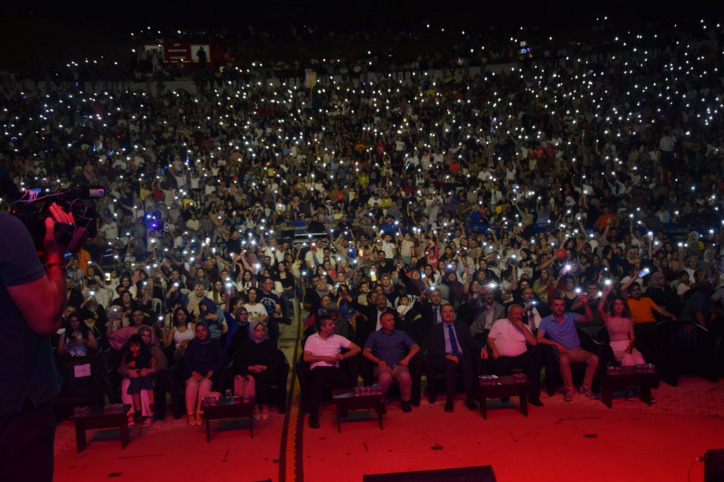 Çay’daki Vişne ve Eber Sarısı Festivali, renkli anlara, müzik dolu