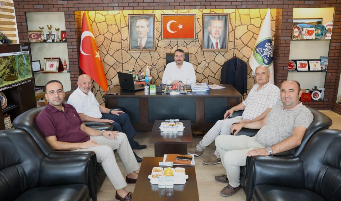 İlçeler arası iş birliği görüşüldü Afyonkarahisar İl Genel Meclis Başkanı Mehmet Siper, Erkmen Belediye Başkanı